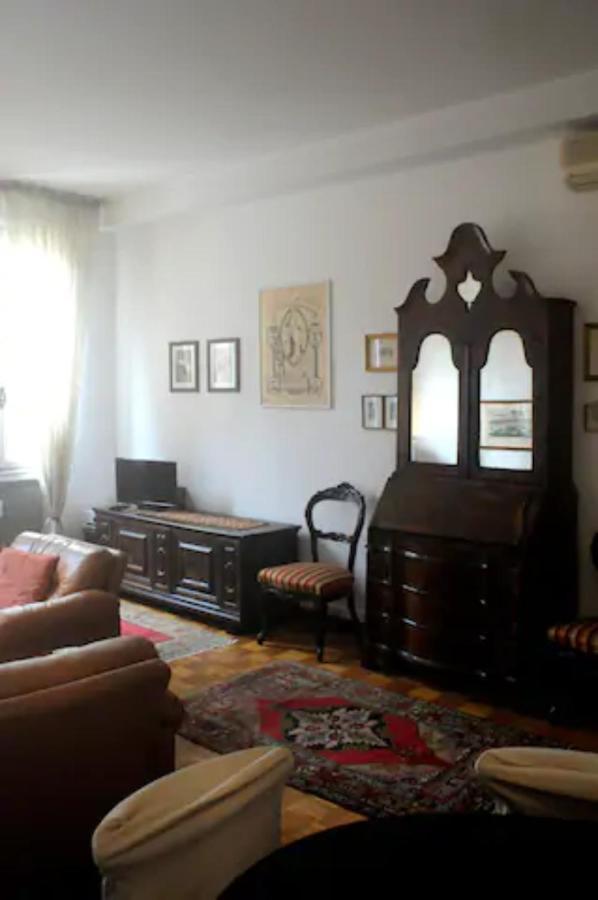 Charming Flat With Terrace Over The Canal Apartman Velence Kültér fotó