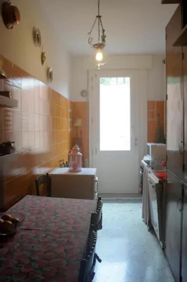 Charming Flat With Terrace Over The Canal Apartman Velence Kültér fotó